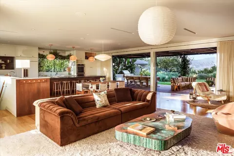 3860 Sunswept Dr, Studio City, CA 91604