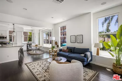 6521 La Mirada Ave, Los Angeles, CA 90038