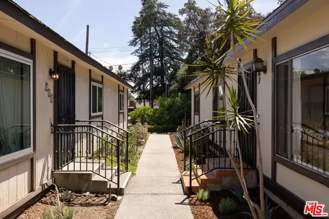 Entry Way - 687 E Orange Grove Blvd, Pasadena, CA 91104 photo 1 of 2