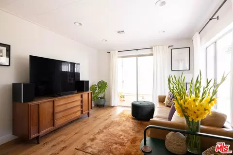 Living - 687 E Orange Grove Blvd, Pasadena, CA 91104 photo 1 of 1