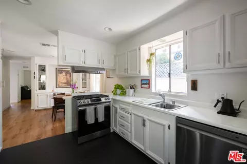 Kitchen - 687 E Orange Grove Blvd, Pasadena, CA 91104 photo 1 of 1
