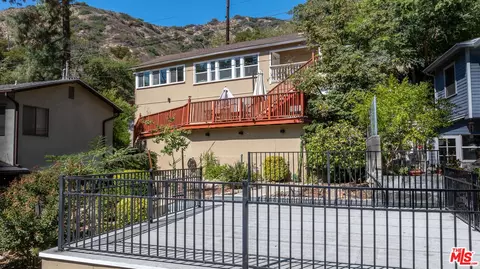 701 Country Club Dr, Burbank, CA 91501