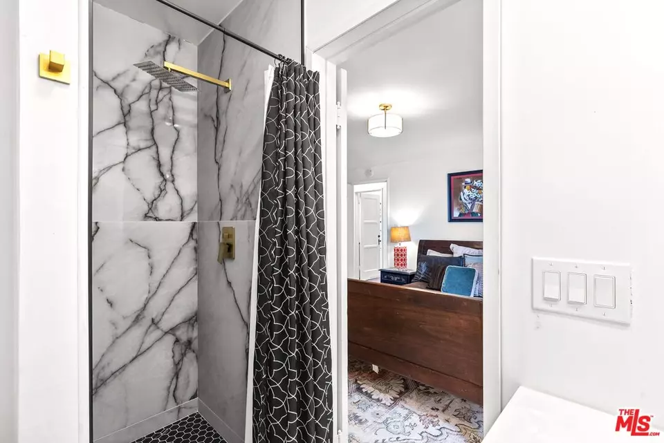 Bath - 9101 La Salle Ave, Los Angeles, CA 90047 photo 4 of 6