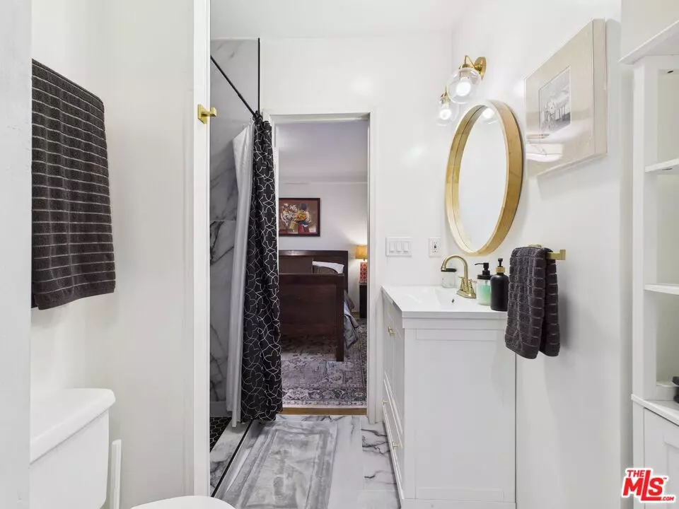 Bath - 9101 La Salle Ave, Los Angeles, CA 90047 photo 3 of 6