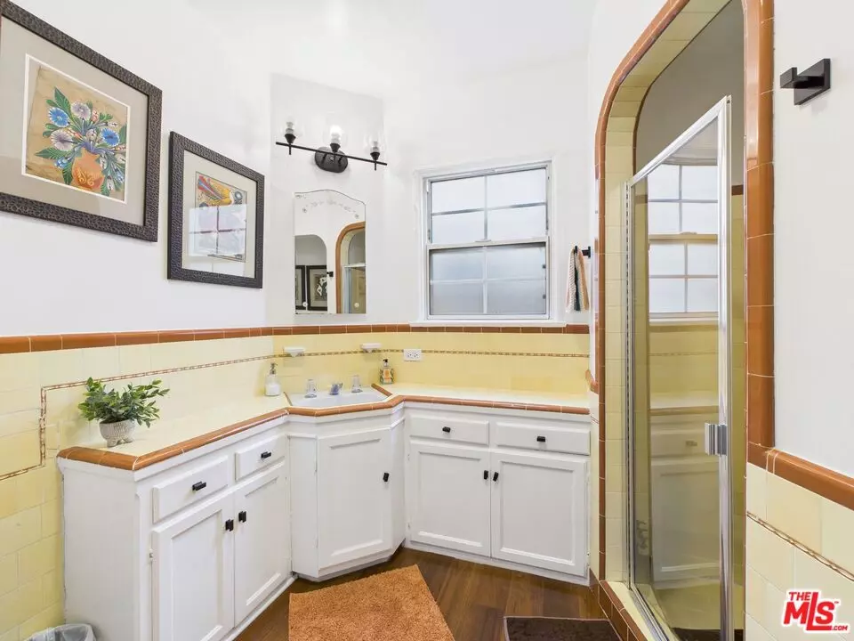 Bath - 9101 La Salle Ave, Los Angeles, CA 90047 photo 6 of 6