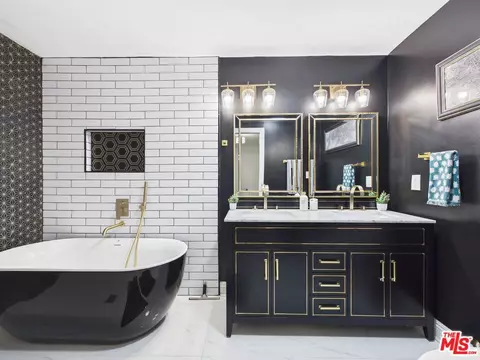 Bath - 9101 La Salle Ave, Los Angeles, CA 90047 photo 1 of 6
