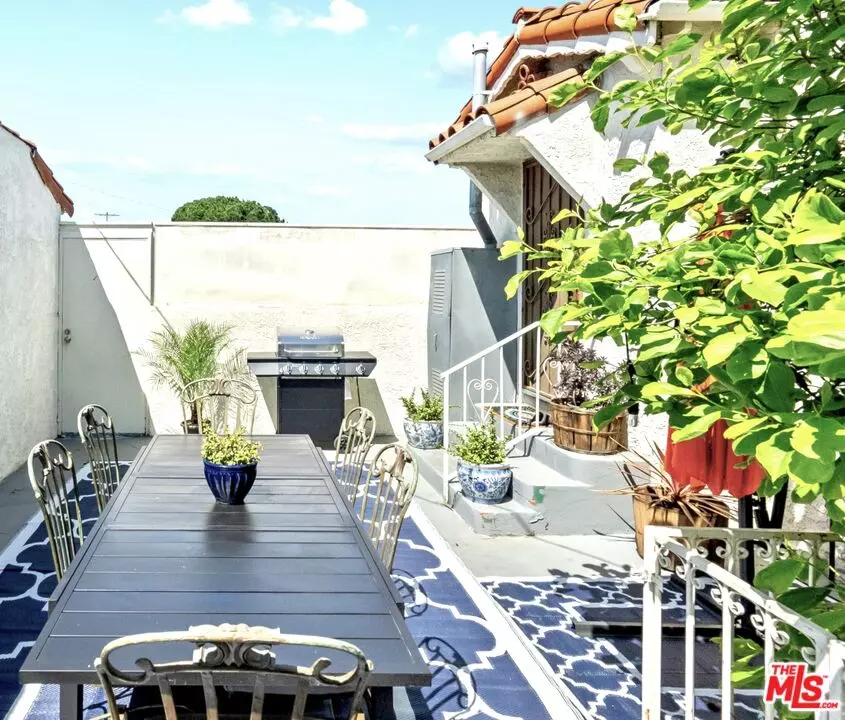 Exterior - 9101 La Salle Ave, Los Angeles, CA 90047 photo 2 of 3