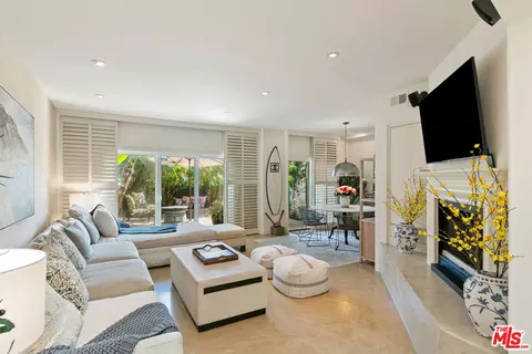 6435 Zumirez Dr #16, Malibu, CA 90265