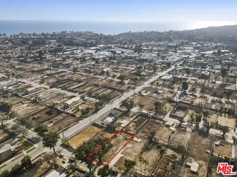 1111 Hartzell St, Pacific Palisades, CA 90272