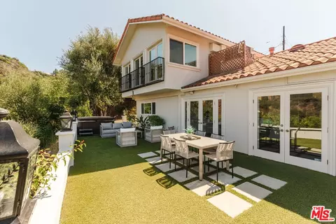 3530 Coy Dr, Sherman Oaks, CA 91423