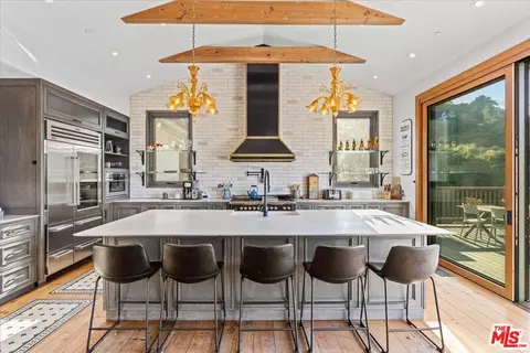 2373 Tuna Canyon Rd, Topanga, CA 90290