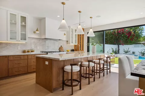 4949 Sancola Ave, North Hollywood, CA 91601