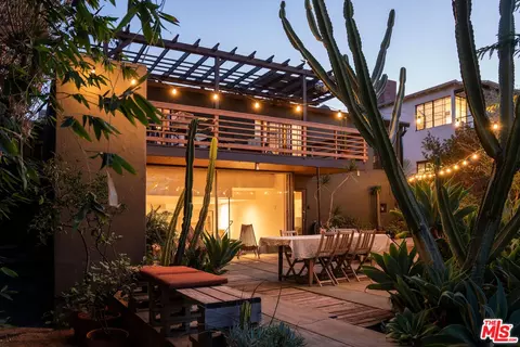 2521 W 5th St, Los Angeles, CA 90057