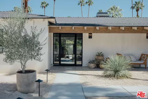 1560 S Calle Palo Fierro, Palm Springs, CA 92264