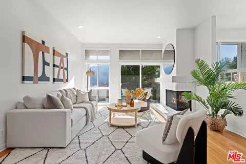 1758 Palisades Dr, Pacific Palisades, CA 90272