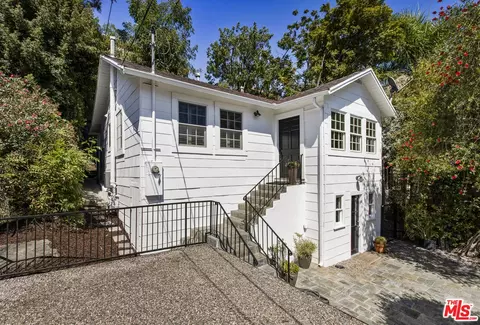 3831 Fernwood Ave, Los Angeles, CA 90027
