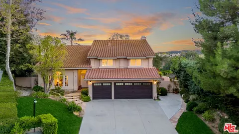 22404 Calipatria Dr, Calabasas, CA 91302