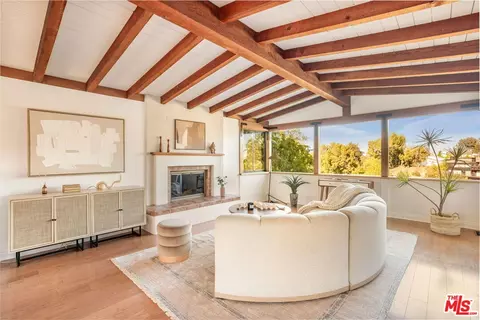 5108 Escobedo Dr, Woodland Hills, CA 91364