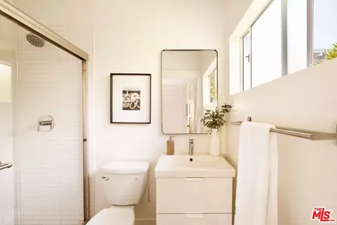 729 Marco Pl, Venice, CA 90291 photo 21