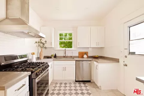 729 Marco Pl, Venice, CA 90291 photo 16