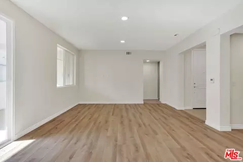 2850 Wagon Wheel Rd #401, Oxnard, CA 93036 photo 10