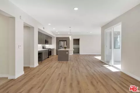 2850 Wagon Wheel Rd #401, Oxnard, CA 93036 photo 8