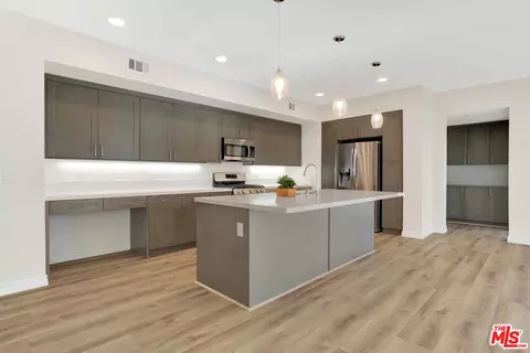 2850 Wagon Wheel Rd #401, Oxnard, CA 93036 photo 9