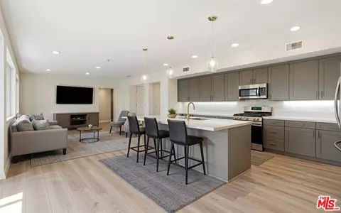 2850 Wagon Wheel Rd #401, Oxnard, CA 93036 photo 2