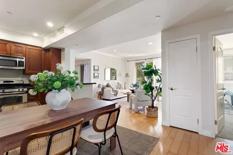 630 E Olive Ave #208, Burbank, CA 91501
