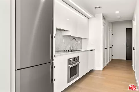 1050 S Grand Ave #1405, Los Angeles, CA 90015