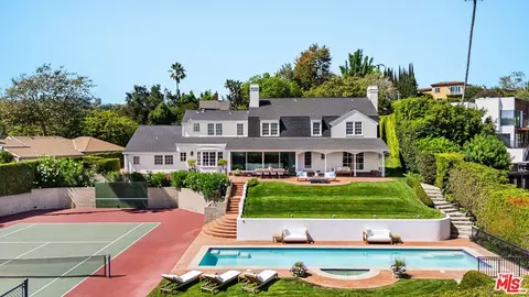 220 Bentley Cir, Los Angeles, CA 90049