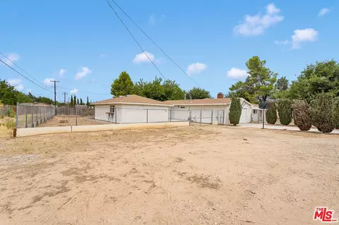 Exterior - 12625 Tamiani Rd, Apple Valley, CA 92308 photo 9 of 10