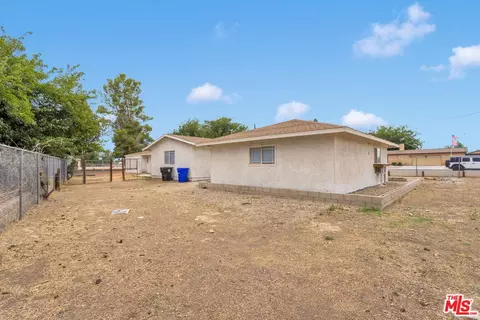 Exterior - 12625 Tamiani Rd, Apple Valley, CA 92308 photo 5 of 10
