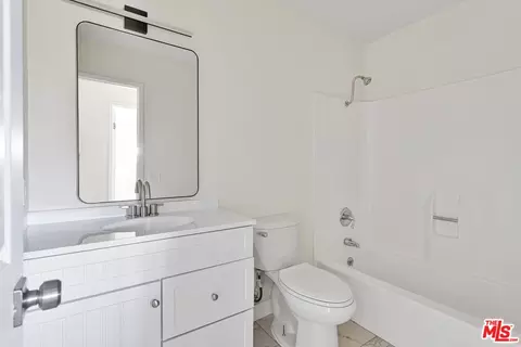 Bath - 12625 Tamiani Rd, Apple Valley, CA 92308 photo 4 of 7