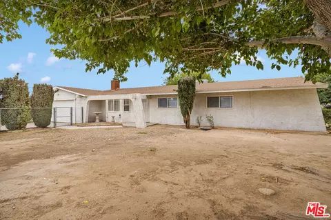 Exterior - 12625 Tamiani Rd, Apple Valley, CA 92308 photo 2 of 10
