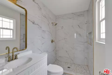 Bath - 12625 Tamiani Rd, Apple Valley, CA 92308 photo 5 of 7