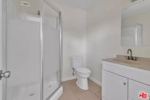Bath - 12625 Tamiani Rd, Apple Valley, CA 92308 photo 7 of 7
