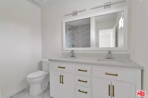 Bath - 12625 Tamiani Rd, Apple Valley, CA 92308 photo 1 of 7