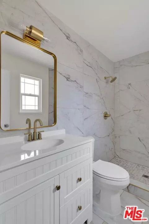 Bath - 12625 Tamiani Rd, Apple Valley, CA 92308 photo 6 of 7