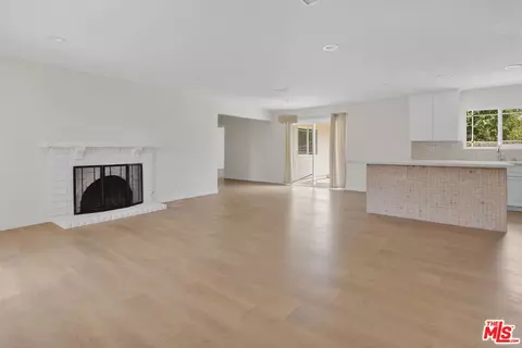 Living - 12625 Tamiani Rd, Apple Valley, CA 92308 photo 2 of 6