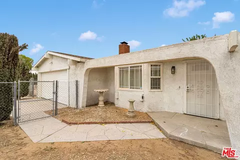 Exterior - 12625 Tamiani Rd, Apple Valley, CA 92308 photo 3 of 10