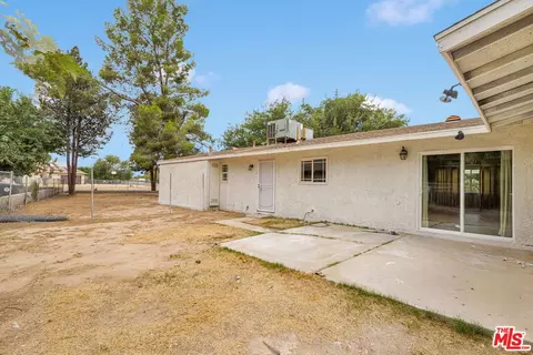 Exterior - 12625 Tamiani Rd, Apple Valley, CA 92308 photo 7 of 10