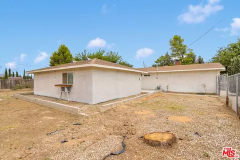 Exterior - 12625 Tamiani Rd, Apple Valley, CA 92308 photo 6 of 10