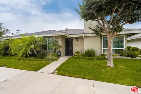 17061 Pinehurst Ln, Huntington Beach, CA 92647