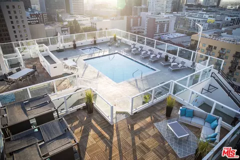 939 S Broadway #304, Los Angeles, CA 90015
