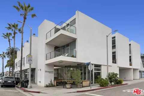1121 Abbot Kinney Blvd #F, Venice, CA 90291