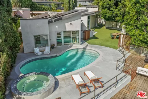 2257 Chelan Dr, Los Angeles, CA 90068