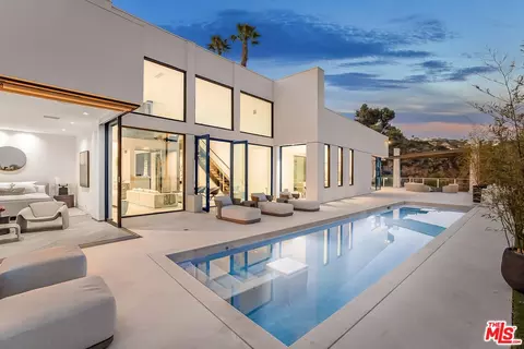 9405 Sierra Mar Pl, Los Angeles, CA 90069