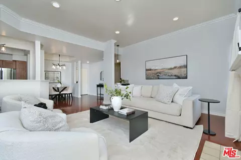 5420 Sylmar Ave #117, Sherman Oaks, CA 91401