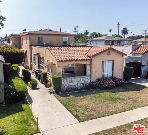 922 E 82nd St, Los Angeles, CA 90001